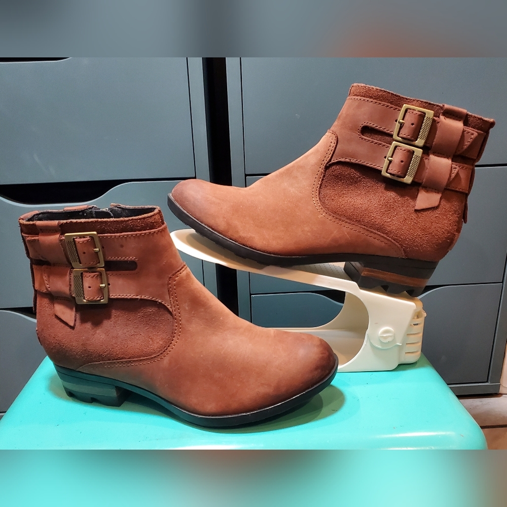 SOREL Lolla Bootie ☆ Waterproof Zip-Up Ankle Boot ☆ Size 8 Womens